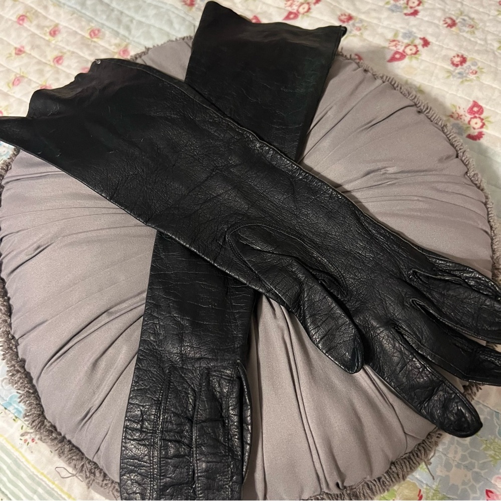 Elegant Vintage Soft Black Leather Gloves